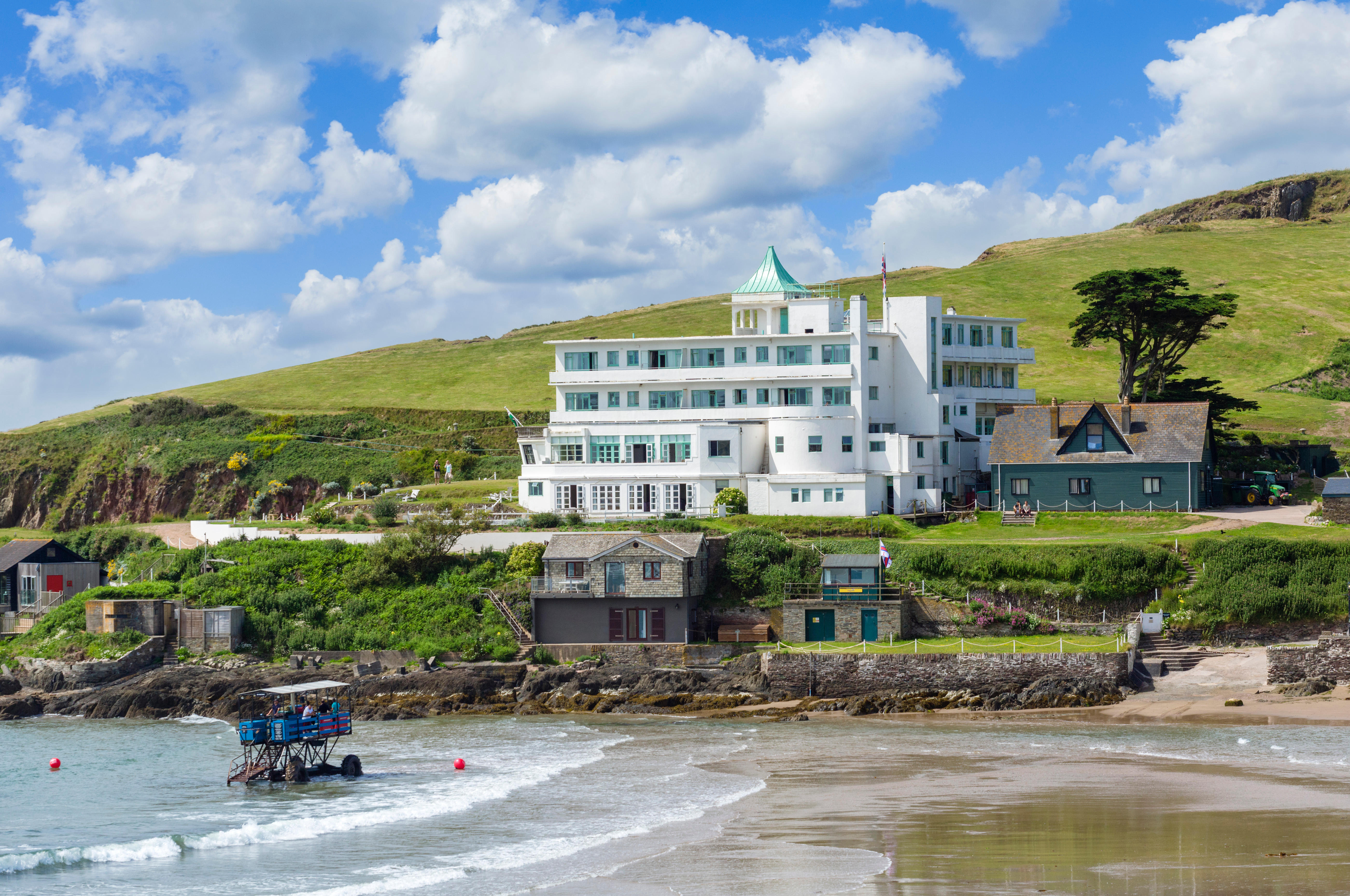 burgh-island-hotel-by-the-sea-in-devo...